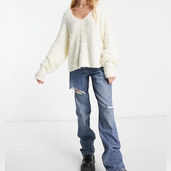 Free People V- Neck Fuzzy Sweater Ivory
Size Medium - Picture 2 of 11